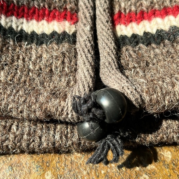 100% wool exterior with polyester lining coat. Size Large. - Picture 8 of 8